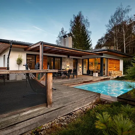 Modern Nature Retreat W Pool, Ps5 & Hot Tube Holiday home