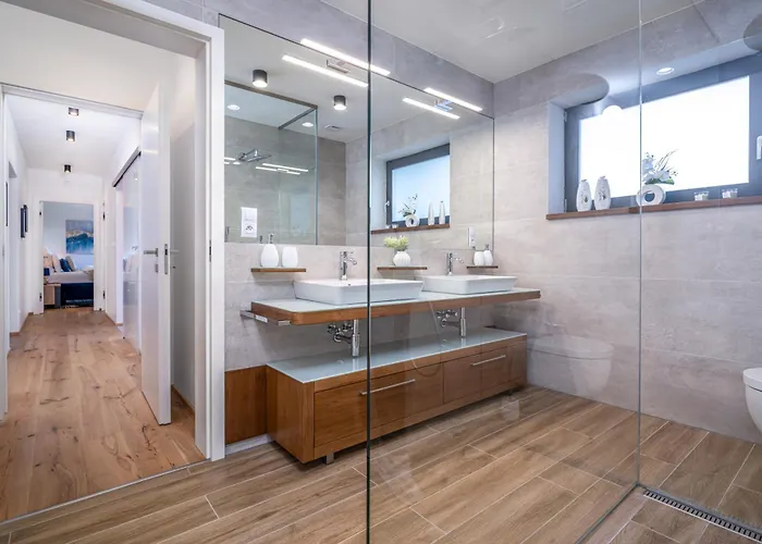 Modern Nature Retreat W Pool, Ps5 & Hot Tube Holiday home *